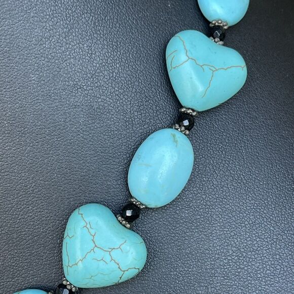 Southwestern Style Heart Shaped Howlite Turquoise Blue Color Beaded Necklace 19” - Picture 4 of 6